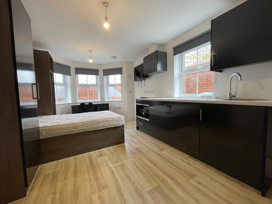 1 bedroom student apartment in City Centre, Reading