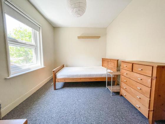 4 bedroom student house in The Polygon, Southampton
