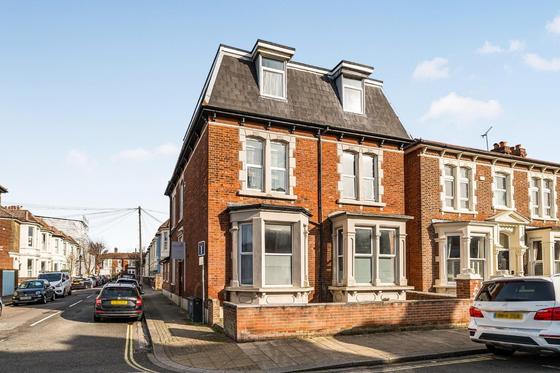 4 bedroom student apartment in Southsea, Portsmouth