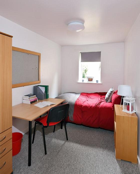 4 bedroom student apartment in Stanmore, Winchester