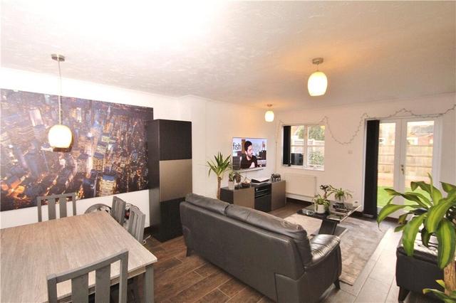 4 bed house — Kings Road, Egham