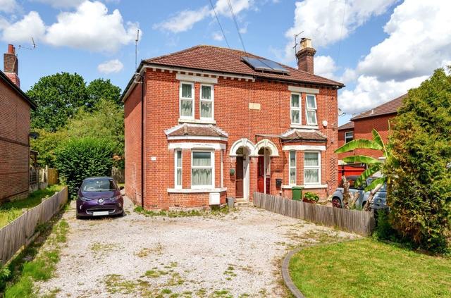5 bed house — Burgess Road, Swaythling