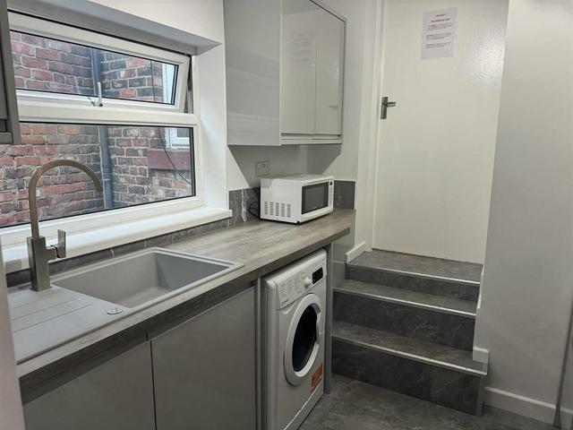 4 bed apartment — Claremont Road, Spital Tongues