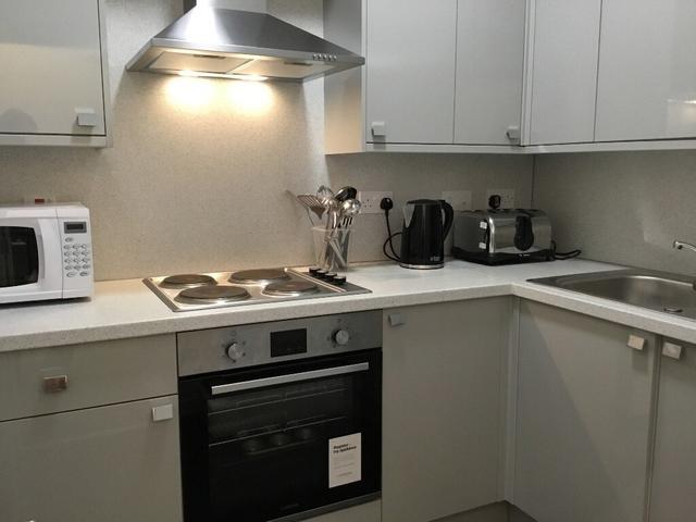 4 bed house — Woodlands Drive, West End