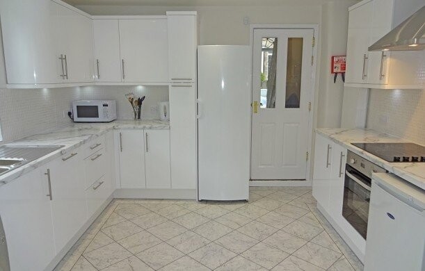 5 bed house — Newbould Lane, Broomhill