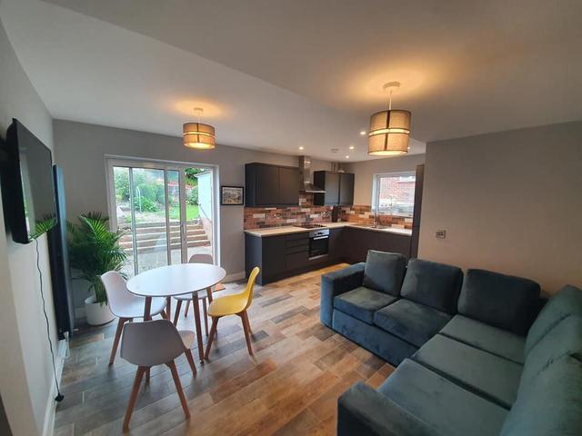 4 bed house — Beatty Avenue, Coldean