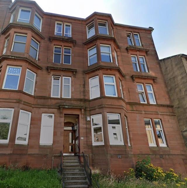 3 bed apartment — Park Avenue, Stobswell
