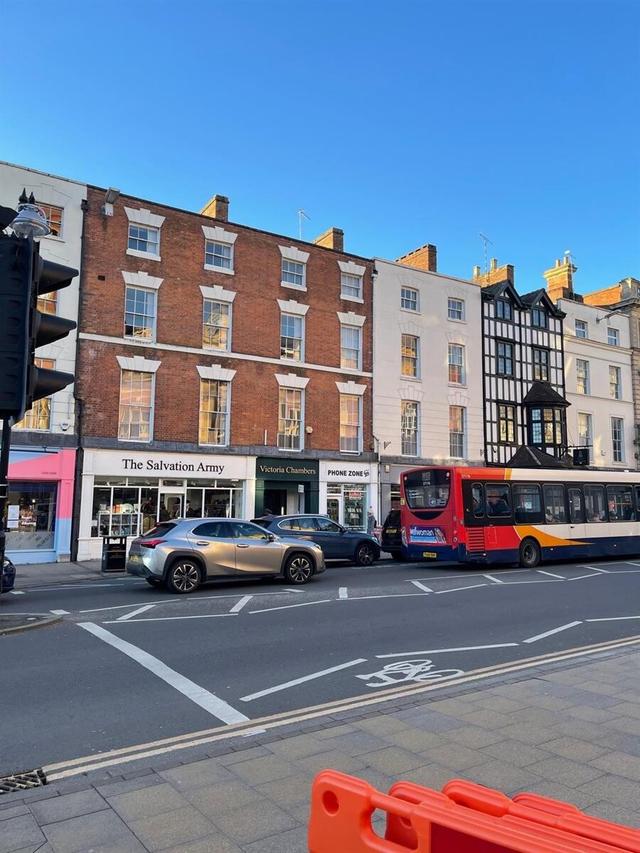 4 bed apartment — 132-136 The Parade, Town Centre