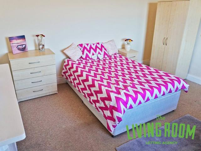 4 bed house — Terrace Road, Brunswick