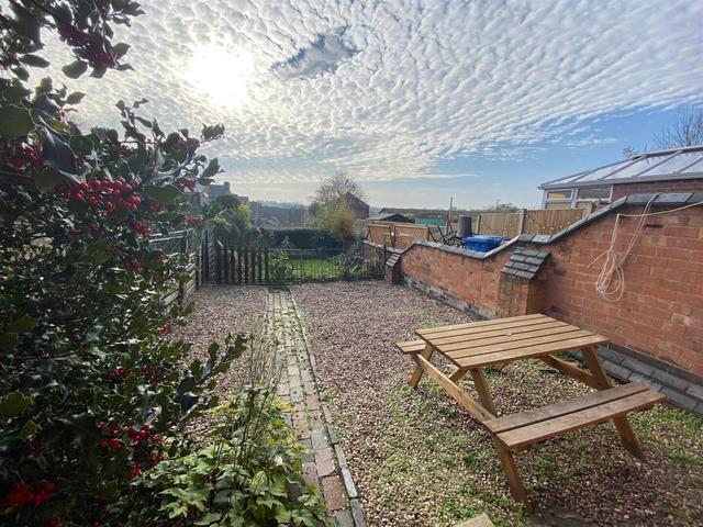 4 bed house — Stanley Street, Mackworth