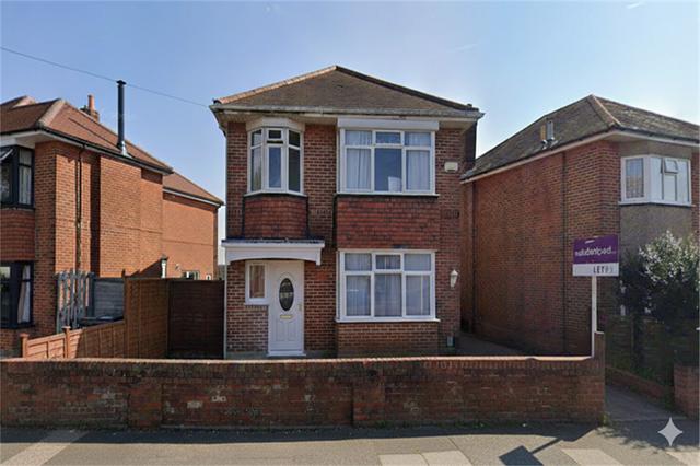 4 bed house — Edgehill Road, Winton