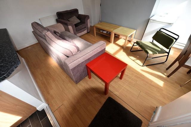 3 bed house — Talbot Mount, Burley