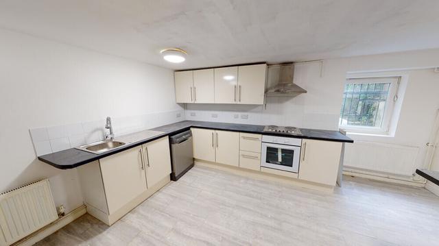 6 bed house — Lucas Place, Woodhouse