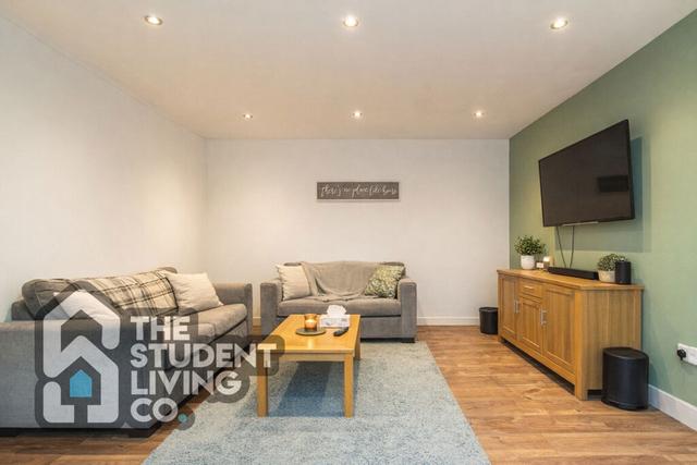 6 bed house — Pelham Crescent, Beeston