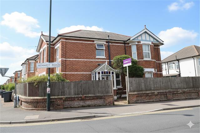 5 bed house — Bennett Road, Charminster
