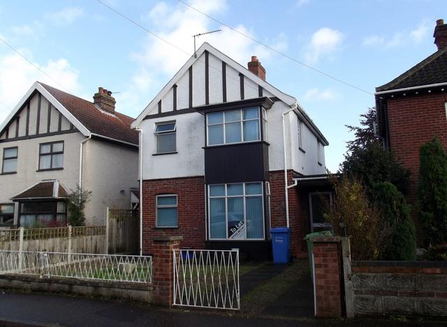 4 bed house — De Hague Road, Golden Triangle