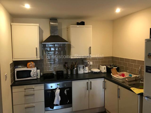 4 bed apartment — Miskin Street Cathays, Cathays