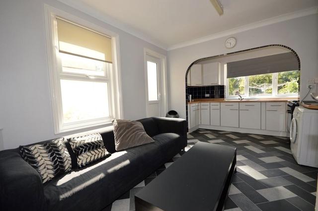 5 bed house — Alma Road, Winton