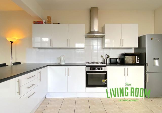 6 bed house — Shirley Road, Roath