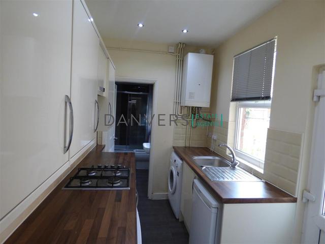 4 bed house — Grasmere Street, Westcotes