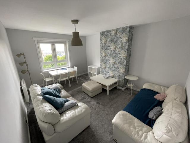 3 bed apartment — Dundee, Coldside