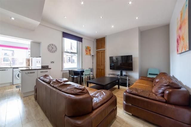 6 bed house — Hunters Road, Spital Tongues