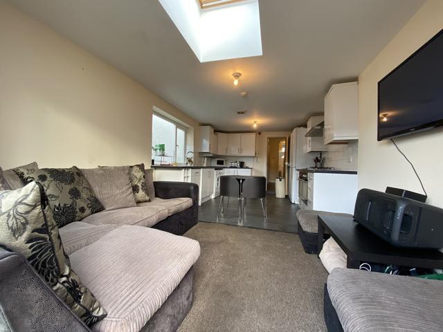 7 bed house — Coburn Street, Cathays