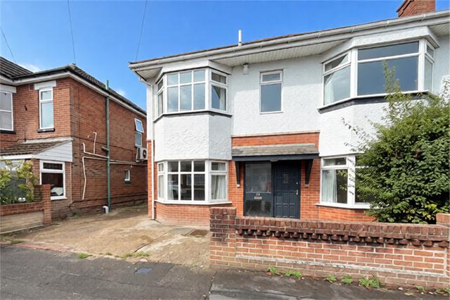 8 bed house — Beswick Avenue, Ensbury Park
