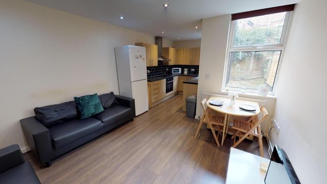 5 bed house — Crookes Road, Broomhill