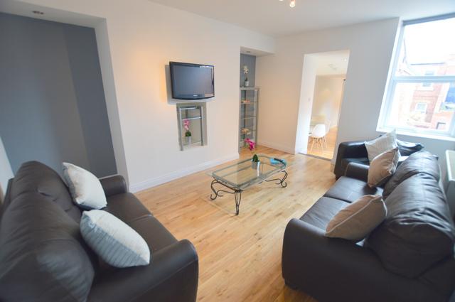 6 bed house — Spencer Street, Heaton