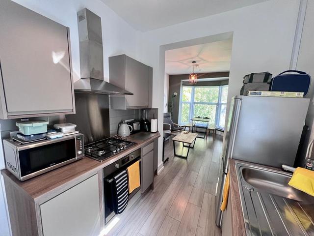 2 bed apartment — Le Breos Avenue, Uplands