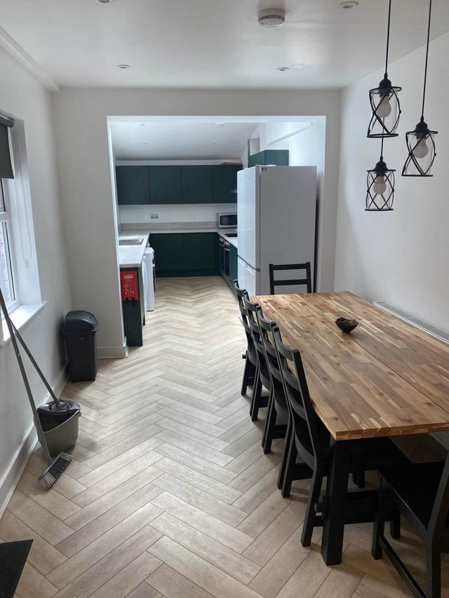 6 bed house — Landcross Road, Fallowfield