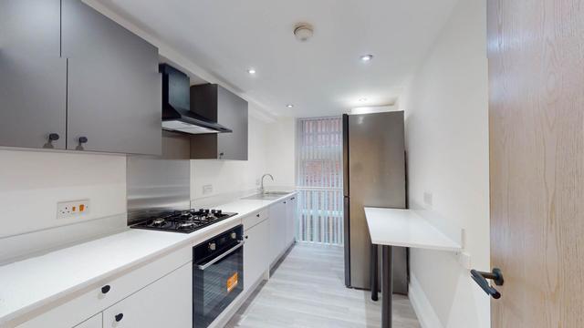 3 bed apartment — Wilmslow Road, Withington