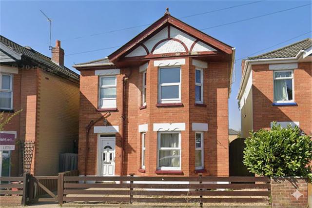 4 bed house — Ripon Road, Charminster
