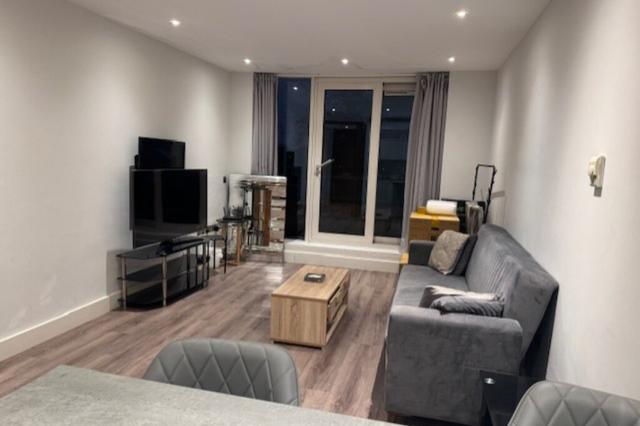 1 bed apartment — South Wharf Road, Paddington