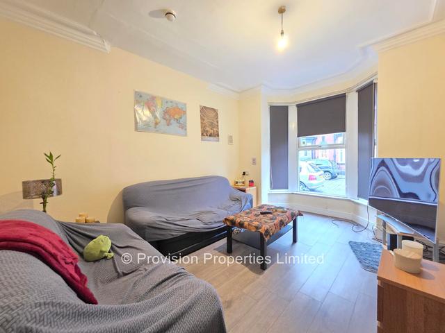 4 bed house — Ashville Terrace Leeds, Hyde Park