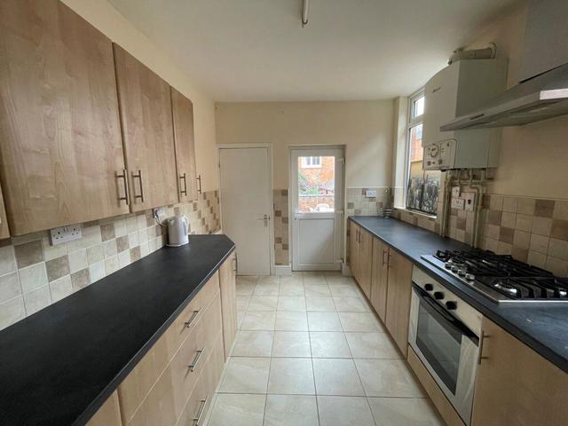 4 bed house — Thurlow Road, Clarendon Park