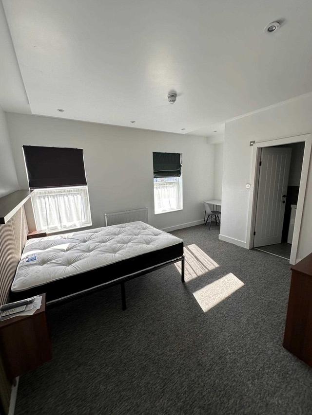 6 bed house — Talbot Road, Fallowfield