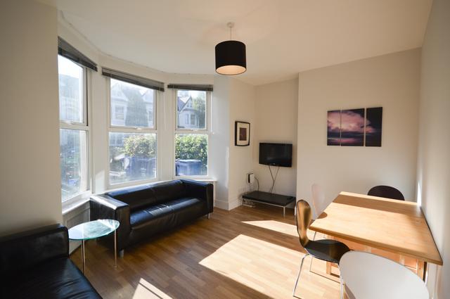 4 bed apartment — Sanderson Road, Jesmond