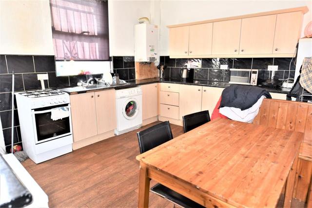 4 bed house — Ashville Terrace, Burley