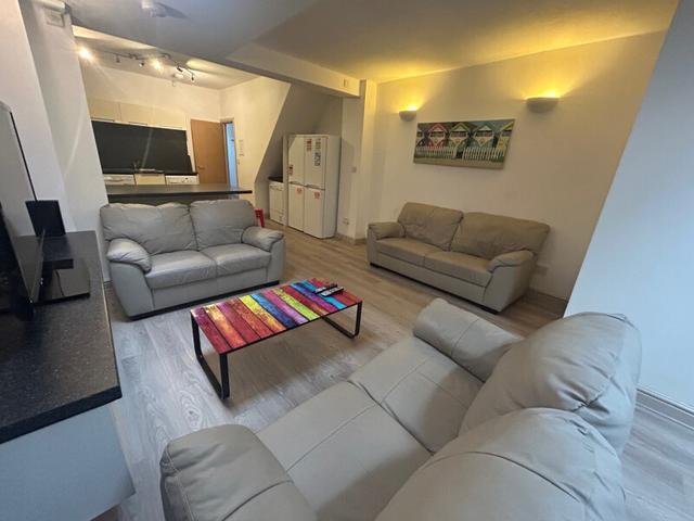7 bed house — Hubert Road, Selly Oak
