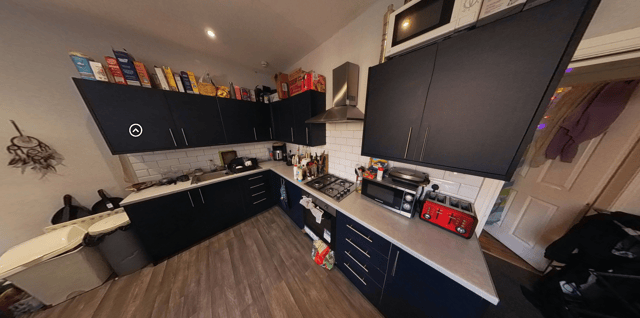 5 bed house — Stanmore Place, Burley