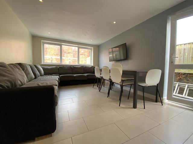 9 bed house — Wyeverne Road, Cathays