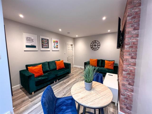 7 bed house — Whitham Road, Broomhill