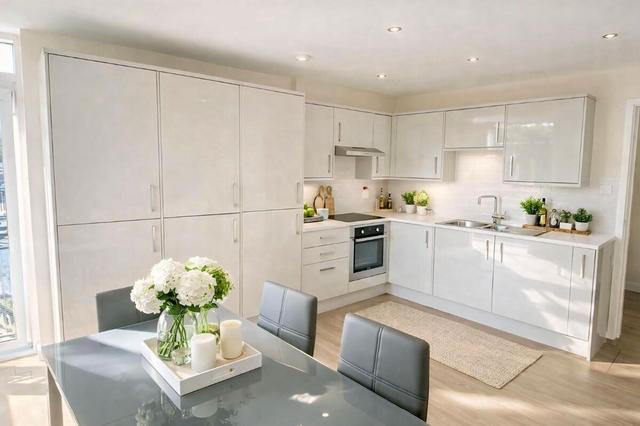 5 bed apartment — Montgomery Place, Netherthorpe