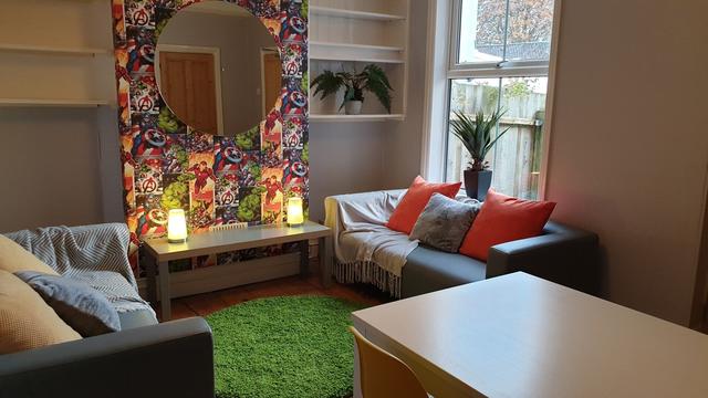 5 bed house — Sandringham Road, Golden Triangle