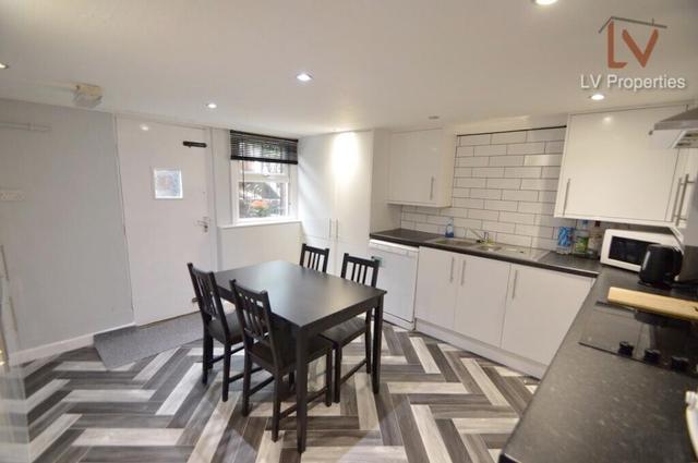 5 bed house — Headingley Mount, Headingley