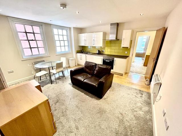 3 bed apartment — 10 Denby Street, City Centre