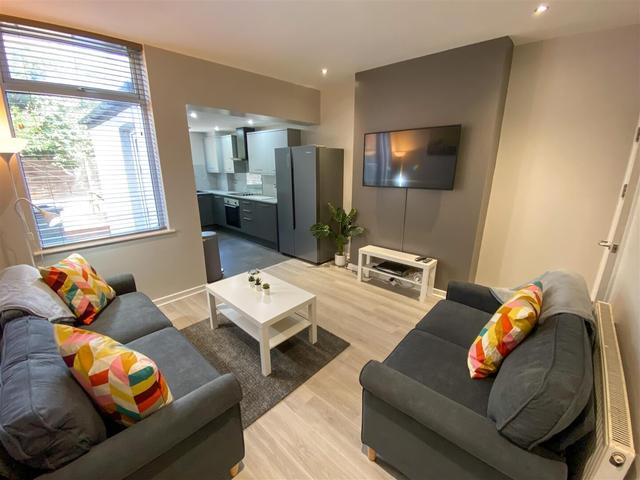 5 bed house — Langdon Street, Sharrow