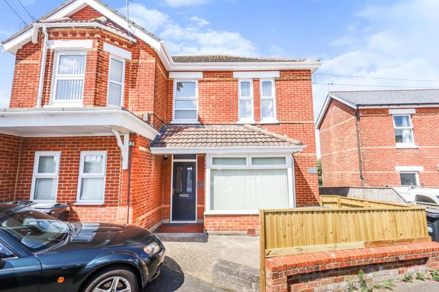 3 bed house — Kemp Road, Winton